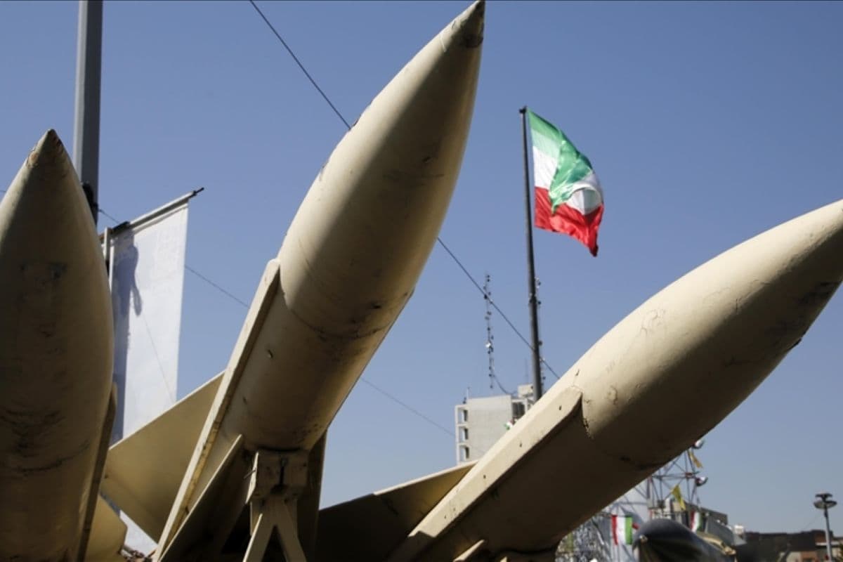 Iran Balas Serangan AS: Drone dan Rudal Menyerang Basis Militer Amerika di Teluk Persia