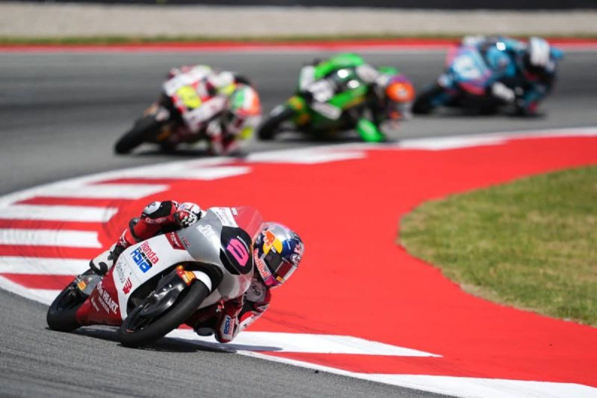 Veda Ega: Raja Latihan yang 'Tersesat' di Kualifikasi, Sachsenring Jadi Panggung Pembuktian Karakter