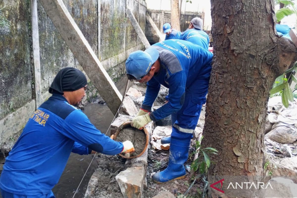 Turap Baru di Lubang Buaya: Janji Anti‑Banjir atau Sekadar Proyek Panggung?