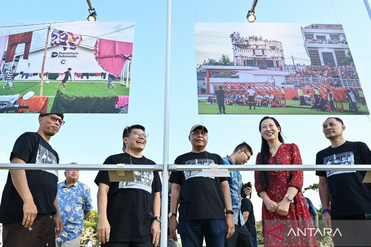Menembus Batas Lapangan Kampung: ANTARA Rekam Jejak Mimpi Sepak Bola Indonesia dalam 'Negeri Bola'