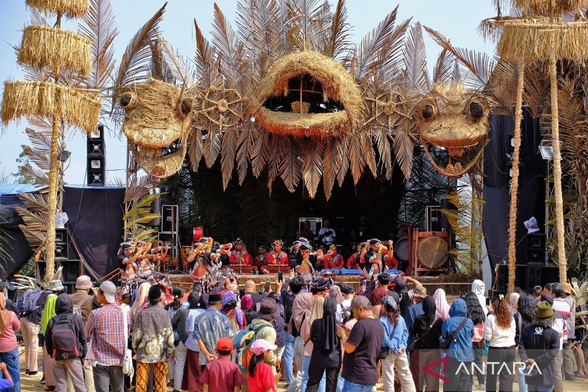 Festival Lima Gunung XXV: 1.274 Seniman Berkumpul, Tapi Apa Makna Sebenarnya di Balik Tema Kontroversial?