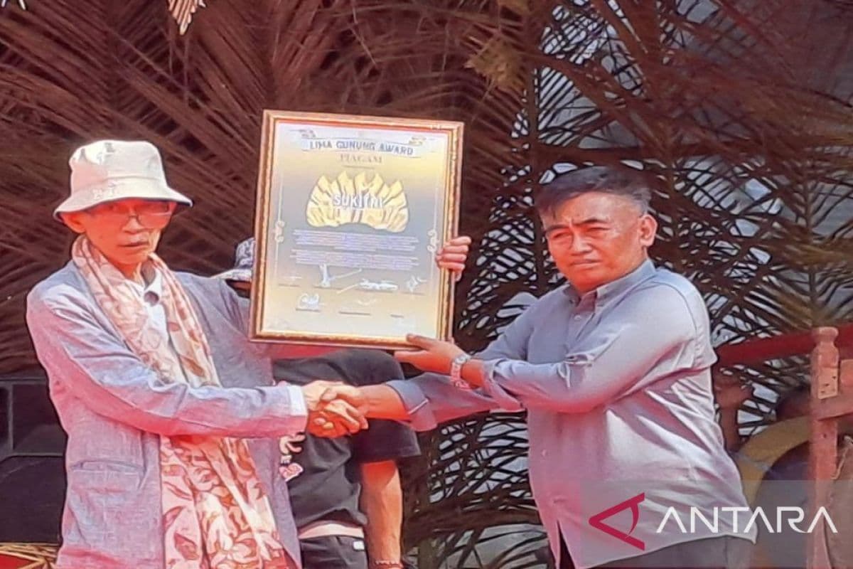 Mbah Kitri, Lima Gunung, dan Pertanyaan Abadi: Siapa Sesungguhnya Penjaga Budaya Kita?