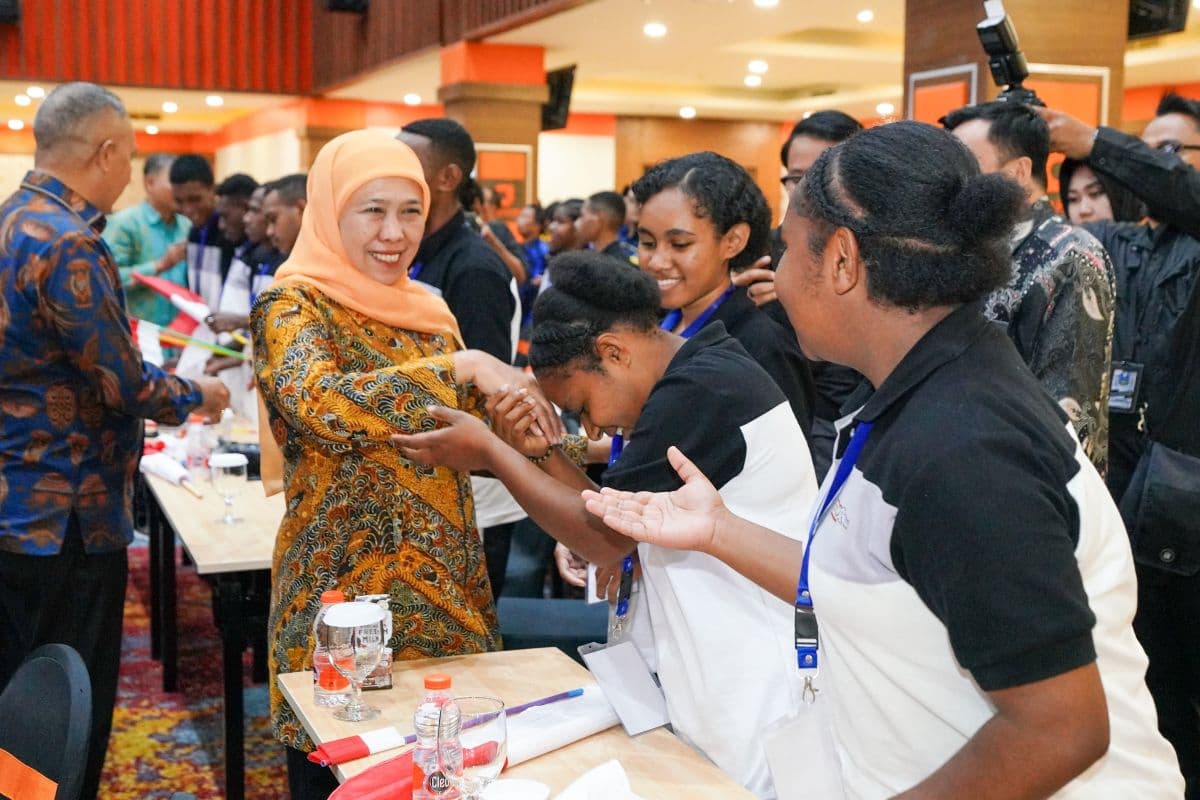 Gubernur Jawa Timur Desak Guru Bimbing 152 Siswa Papua: Janji Generasi Unggul atau Agenda Politik?