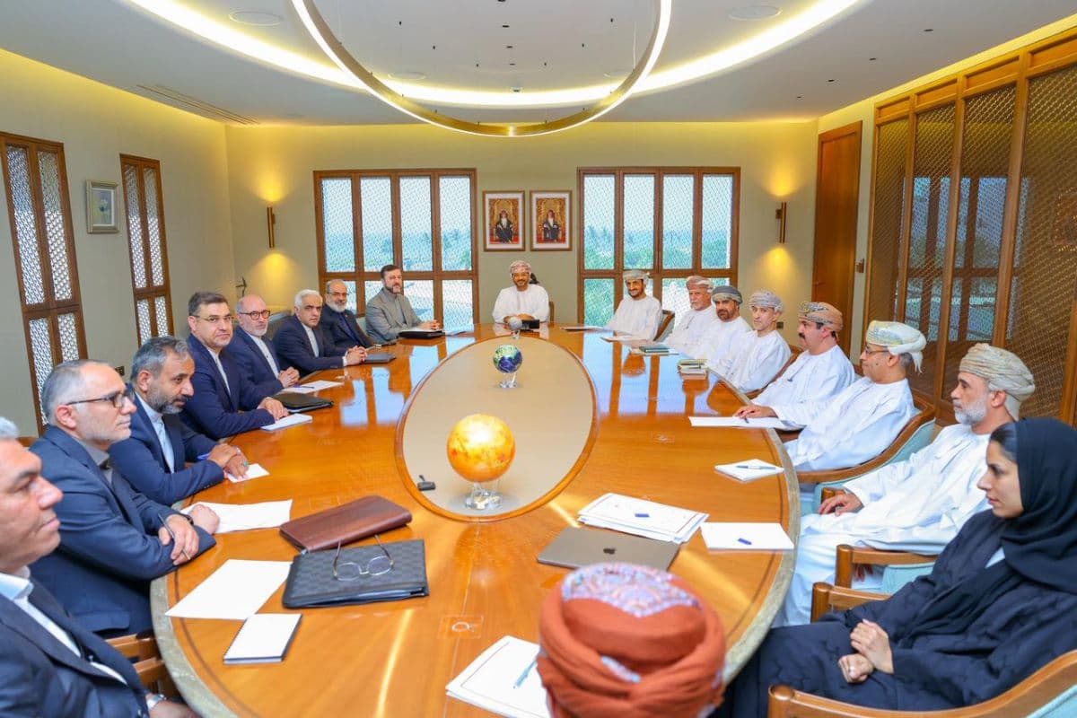 Siasat di Balik Diplomasi Selat Hormuz: Oman dan Iran Berupaya Redam Ketegangan Global