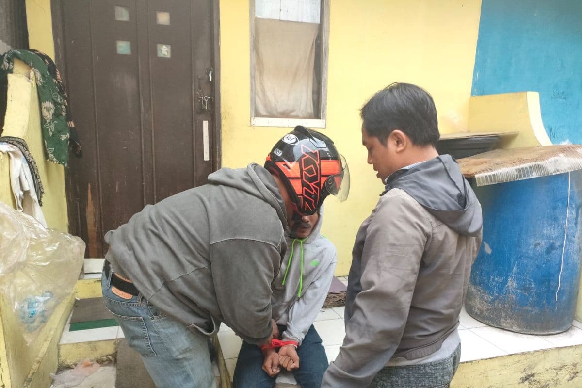Buruh 25 Tahun Ditangkap Karena Menjual Sabu di Pasar Lama, Jakarta Utara