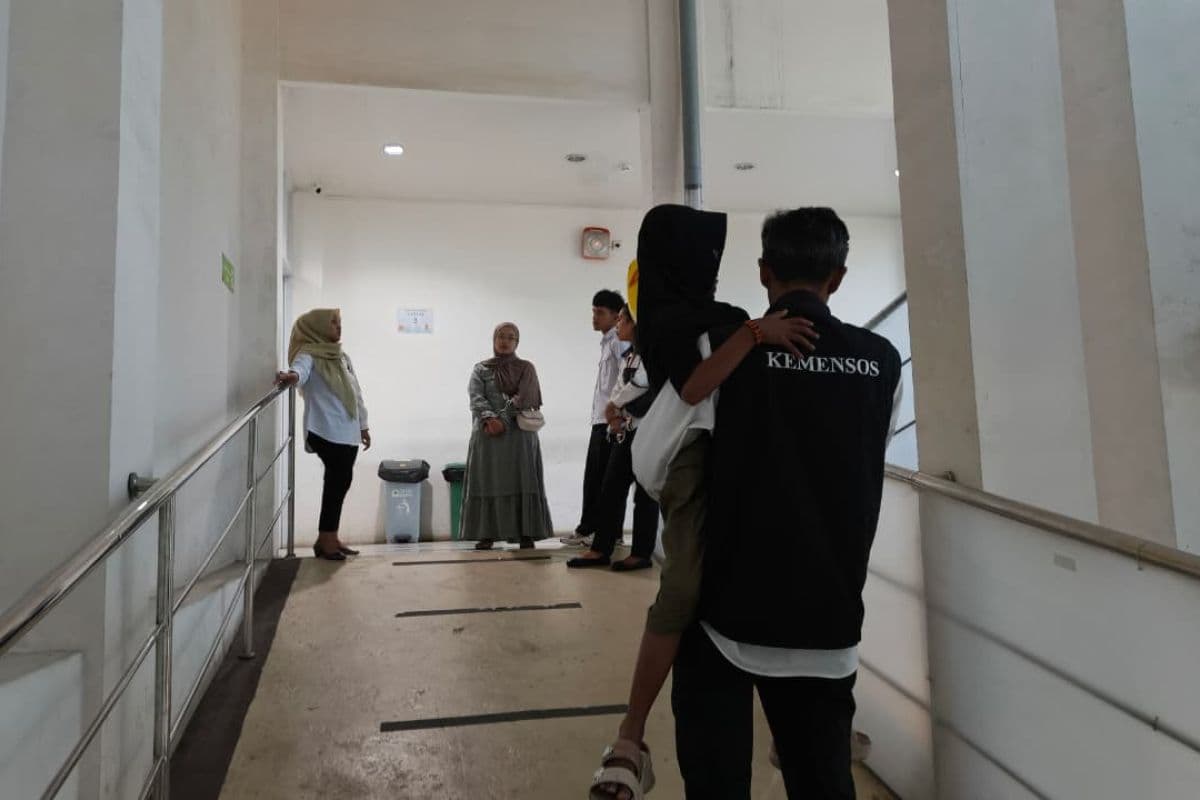 Tragedi Anak Yatim di Sukabumi: Kecanduan BBM, Disabilitas, dan Potret Rapuhnya Jaring Pengaman Sosial