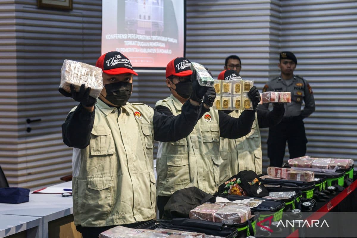 Skandal 'Brankas' Bupati Sukoharjo: Rp21,2 Miliar Hasil Pemerasan Terbongkar dalam OTT KPK