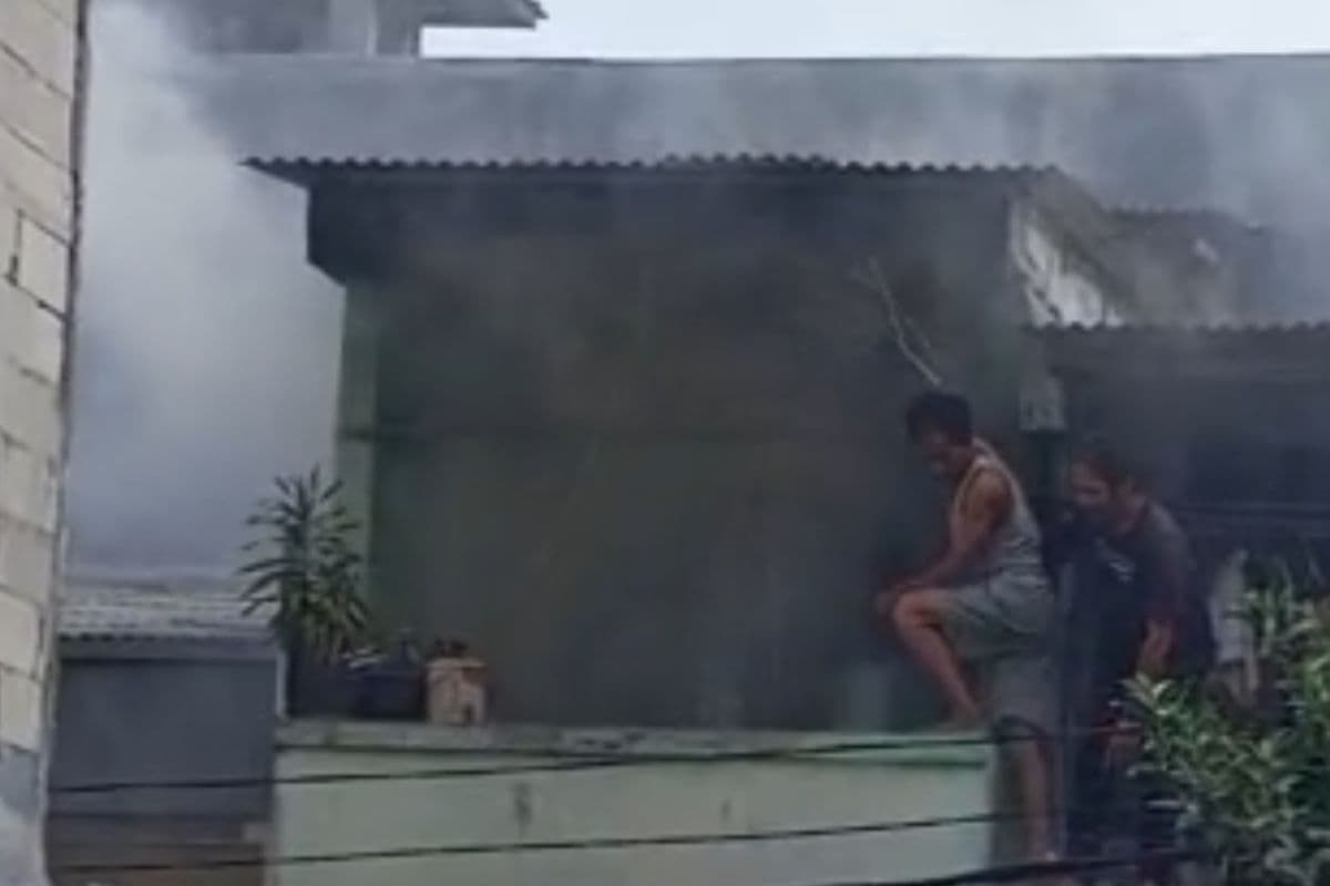 Gulkarmat Kirim 20 Petugas, Kebakaran Rumah di Jakut Padam dalam 30 Menit – Apa yang Sebenarnya Terjadi?