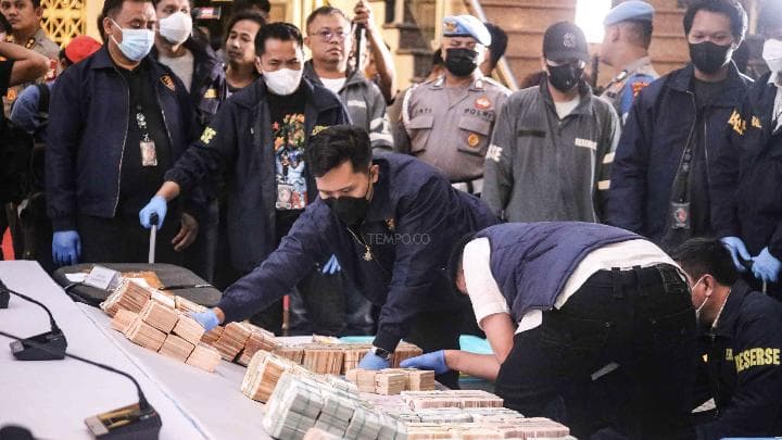Polisi Jelaskan Foto Keluarga Rumah Sentul Jadi Bukti Korupsi