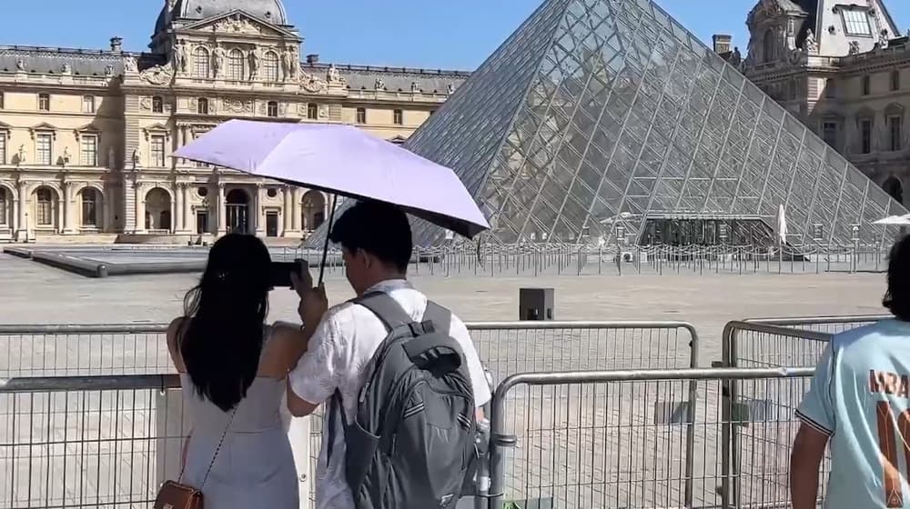 Gelombang Panas Memaksa Louvre Tutup Lebih Awal: Apa Dampaknya bagi Budaya dan Pariwisata?