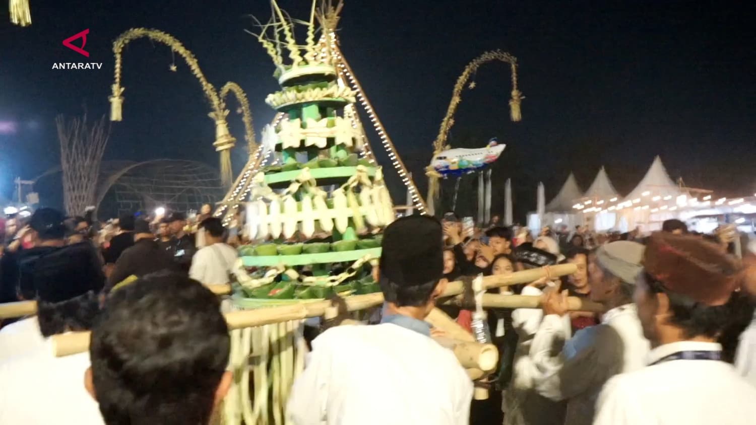 5.000 Tangki Bubur Suro Sampai ke Langit: Penutupan Syafaat Festival di Pekalongan Berapi‑Api!