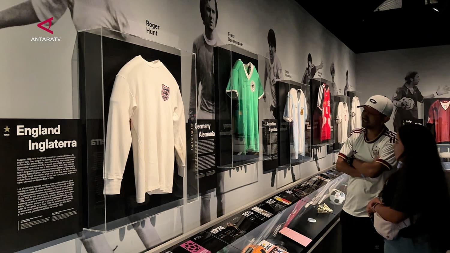 Pameran FIFA di Miami Soroti Keterbatasan Representasi Indonesia: Jersi Lokal dan Trofi Legendaris Jules Rimet Dipamerkan